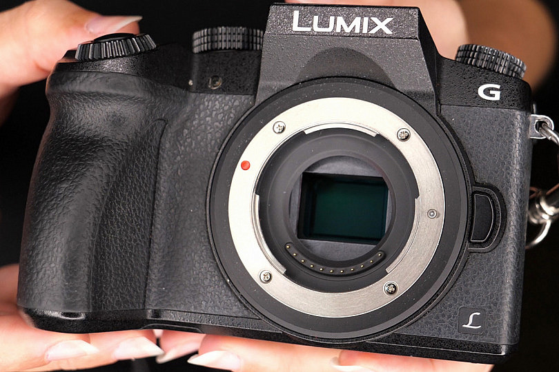 Nikon apuesta a los profesionales con una cámara de 36,3 megapíxeles •